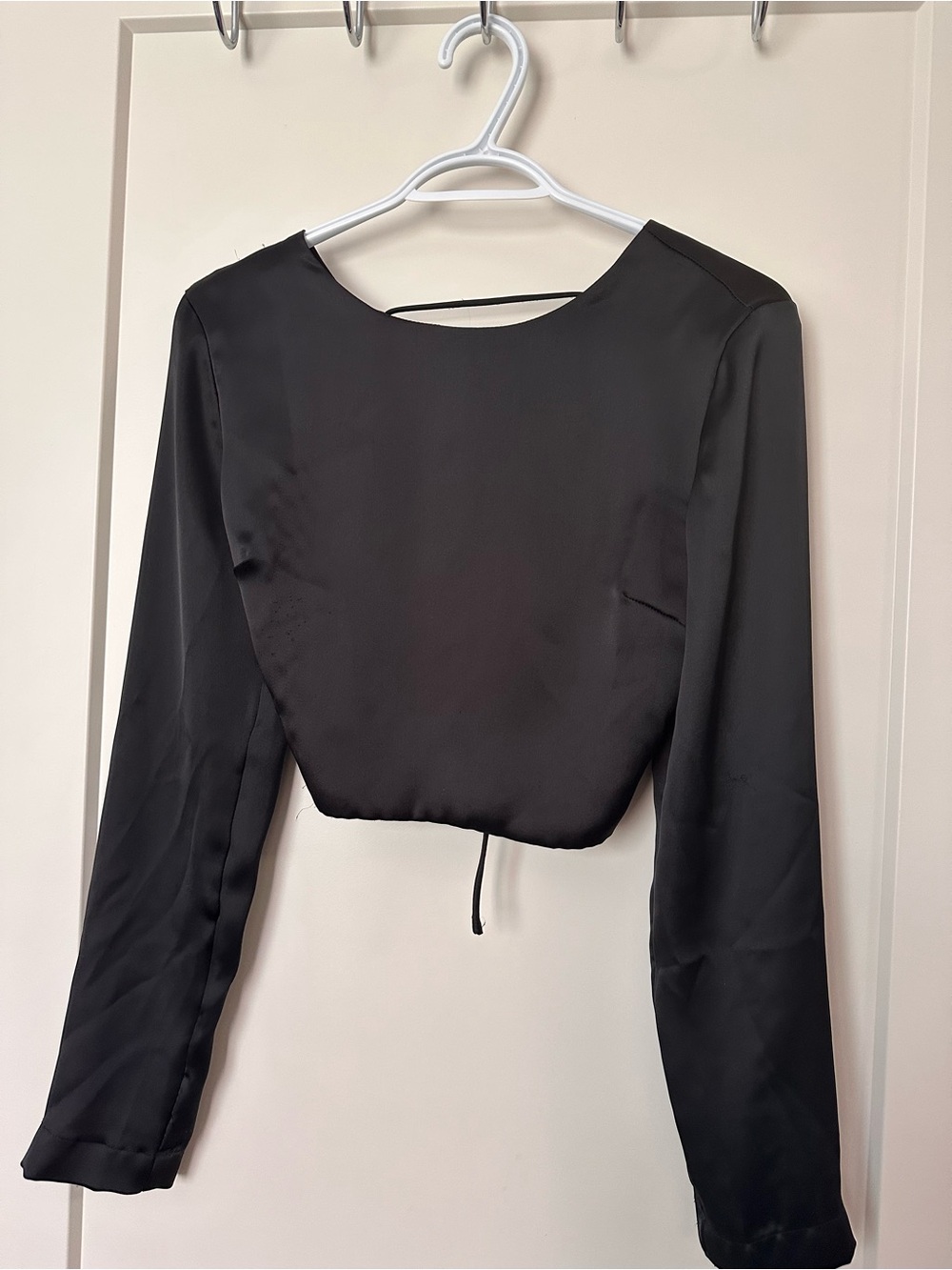 Dynamite Black Long-Sleeve Cropped Top